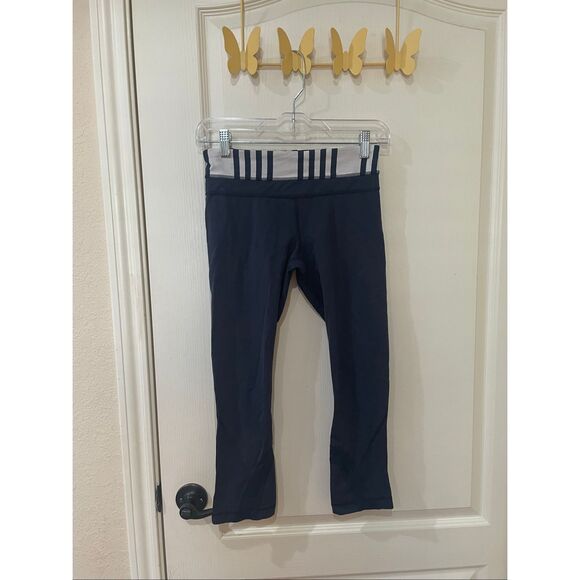 Lululemon Athletica Striped Navy White Capri Leggings Size 4 - Picture 1 of 5